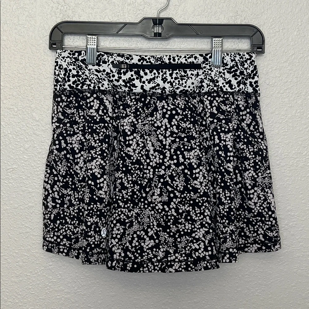 Lululemon Pace Rival Skirt Chirasu Black/Chirakasu Alpine White Size 4 Tall